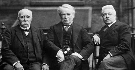 Premier Wielkiej Brytanii David Lloyd George chciał oddać Polskę Leninowi