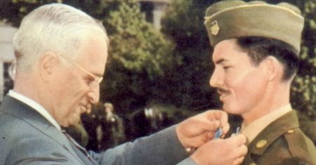 Desmond Doss - bohaterski sanitariusz, który odmówił noszenia broni