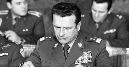 Co kryją raporty Kiszczaka z Londynu? Początki kariery generała