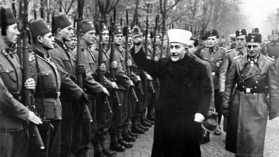 Amin al-Husajni z bośniackimi ochotnikami Waffen-SS, listopad 1943 r.