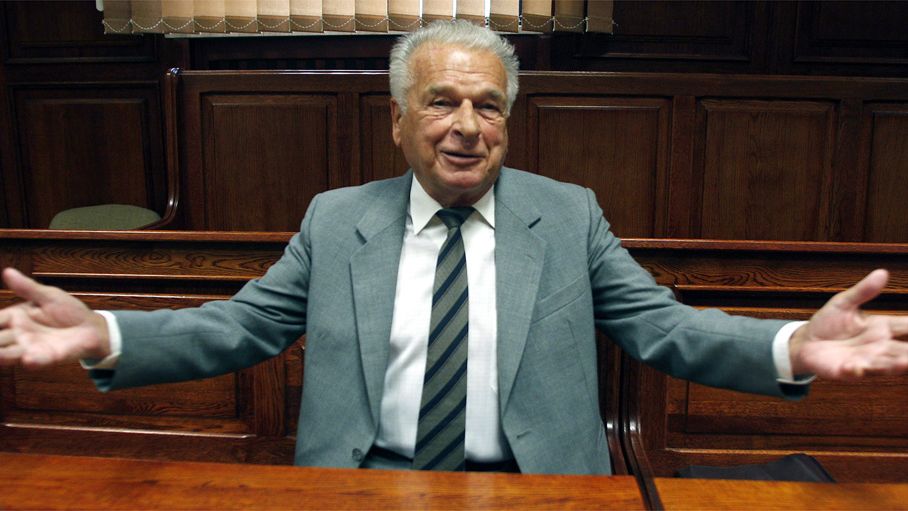 Czesław Kiszczak na rozprawie sądowej jako oskarżony o przyczynienie się do śmierci 9 górników kopalni "Wujek" w grudniu 1981 r. Sąd Okręgowy orzekł, że karalność czynu b. szefa MSW przedawniła się, ale Kiszczak nieumyślnie sprowadził na górników niebezpieczeństwo. 10 lipca 2008 r.