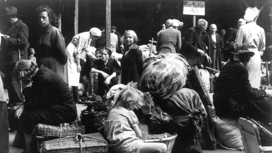 Niemcy przesiedleni z Pomorza i Prus Wschodnich w Berlinie, rok 1945