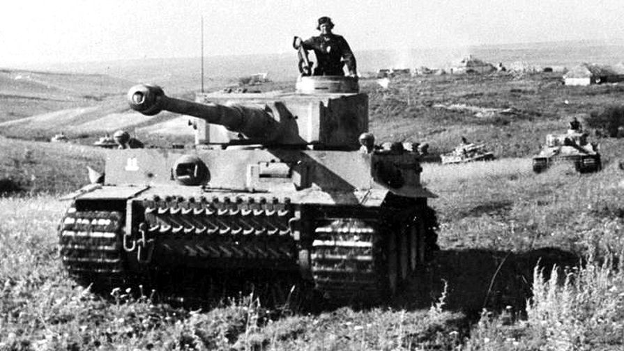 Tygrysy z dywizji pancernej Waffen-SS "Rzesza" w czasie Bitwy na Łuku Kurskim. Lipiec 1943 r.