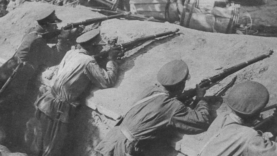 Żołnierze 7 pułku ułanów w okopach pod Belwederem podczas przewrotu majowego, 1926 r.