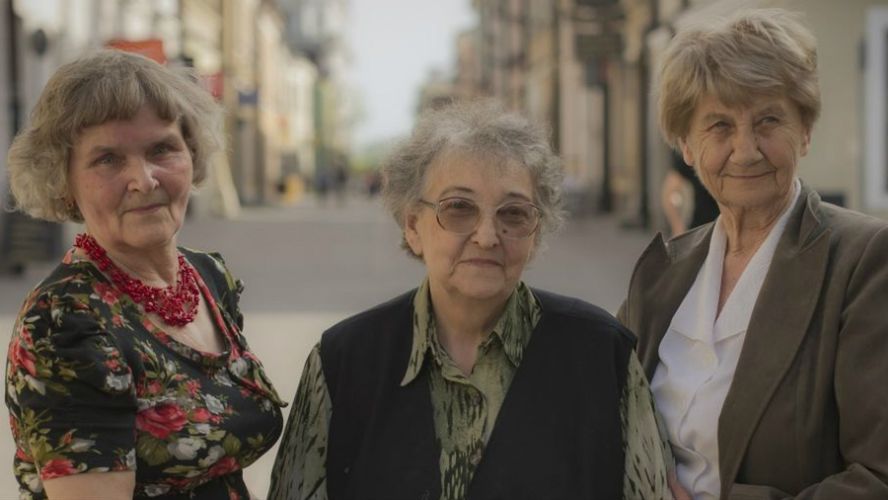 Zofia Szwal (pierwsza z prawej)