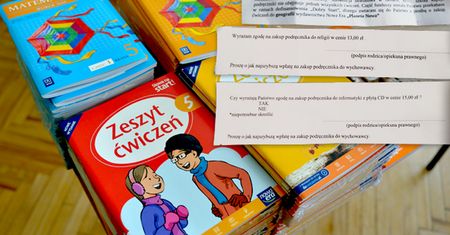 Absurd darmowej edukacji. Szkoły nie mogą żądać pieniędzy od rodziców, ale robią to, bo kary na nich nie ma
