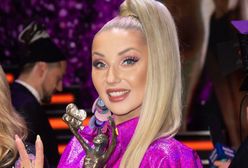 Cleo kusi zdjęciem w pościeli. Wygląda pięknie i naturalnie