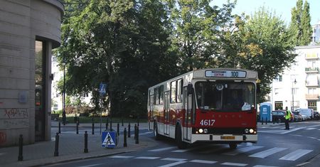 Warszawskie Linie Turystyczne. Zabytkowe pojazdy będą dłużej jeździły po stolicy