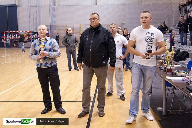 W czwartek Radosław Nowakowski (w środku) ma się podać do dymisji