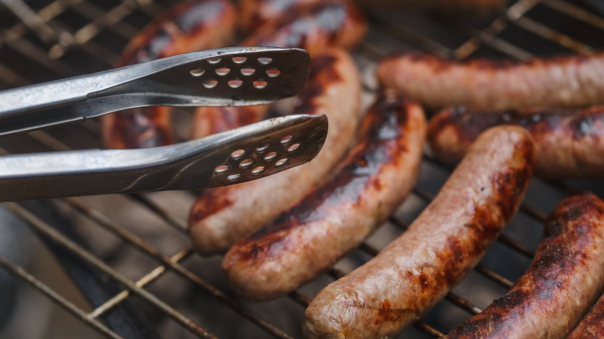 Kiełbasa na grilla nie powinna być ani za chuda, ani zbyt tłusta