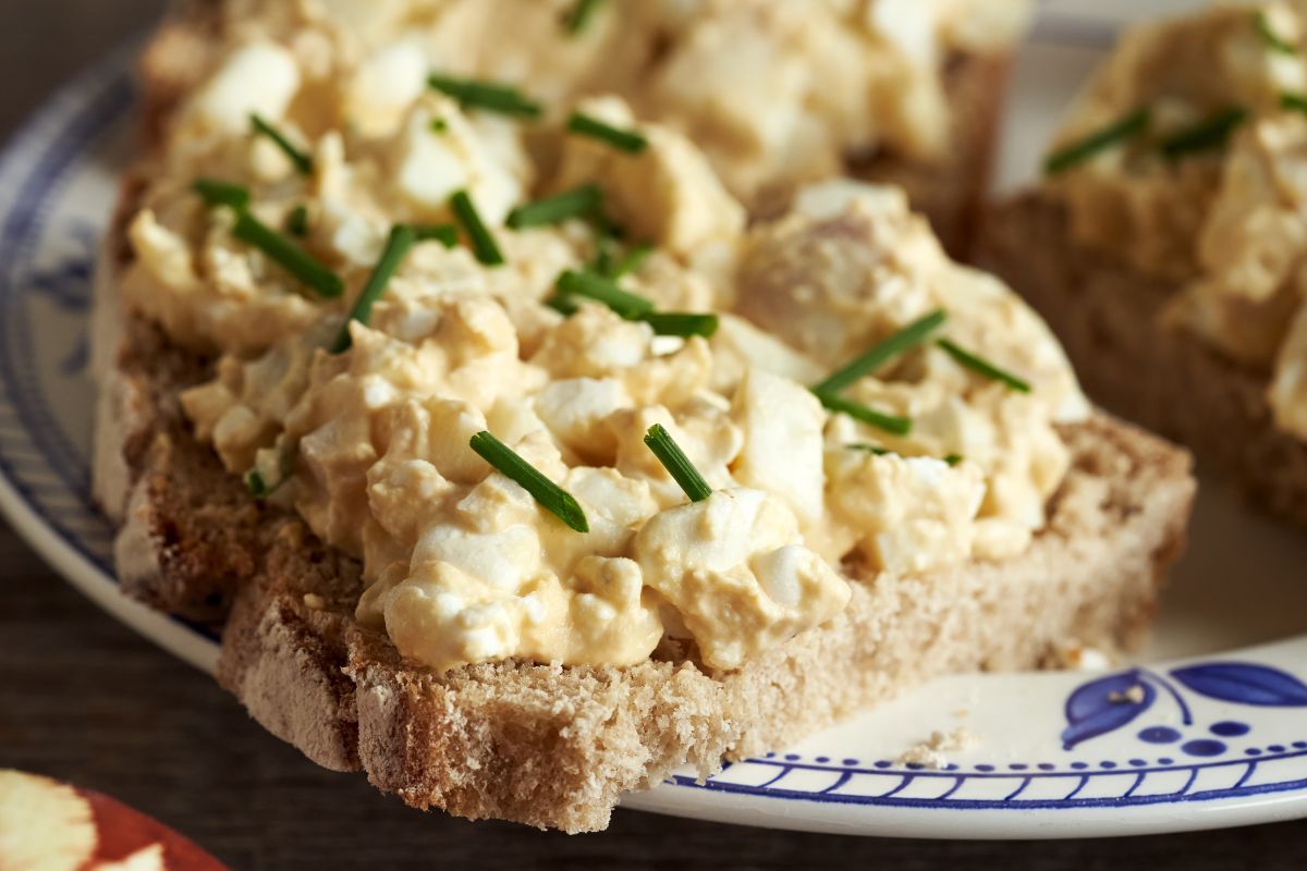 Blenduję z jajkami. W mig mam pyszną pastę pełną wapnia i witamin