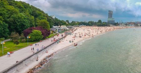 Wakacje 2020. Polskie gwiazdy wypoczywają nad Bałtykiem