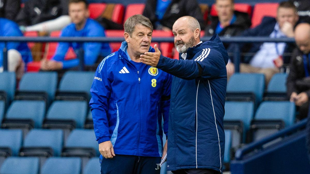 Getty Images / Mark Scates/SNS Group / Na zdjęciu: John Carver żegna się z reprezentacją Szkocji