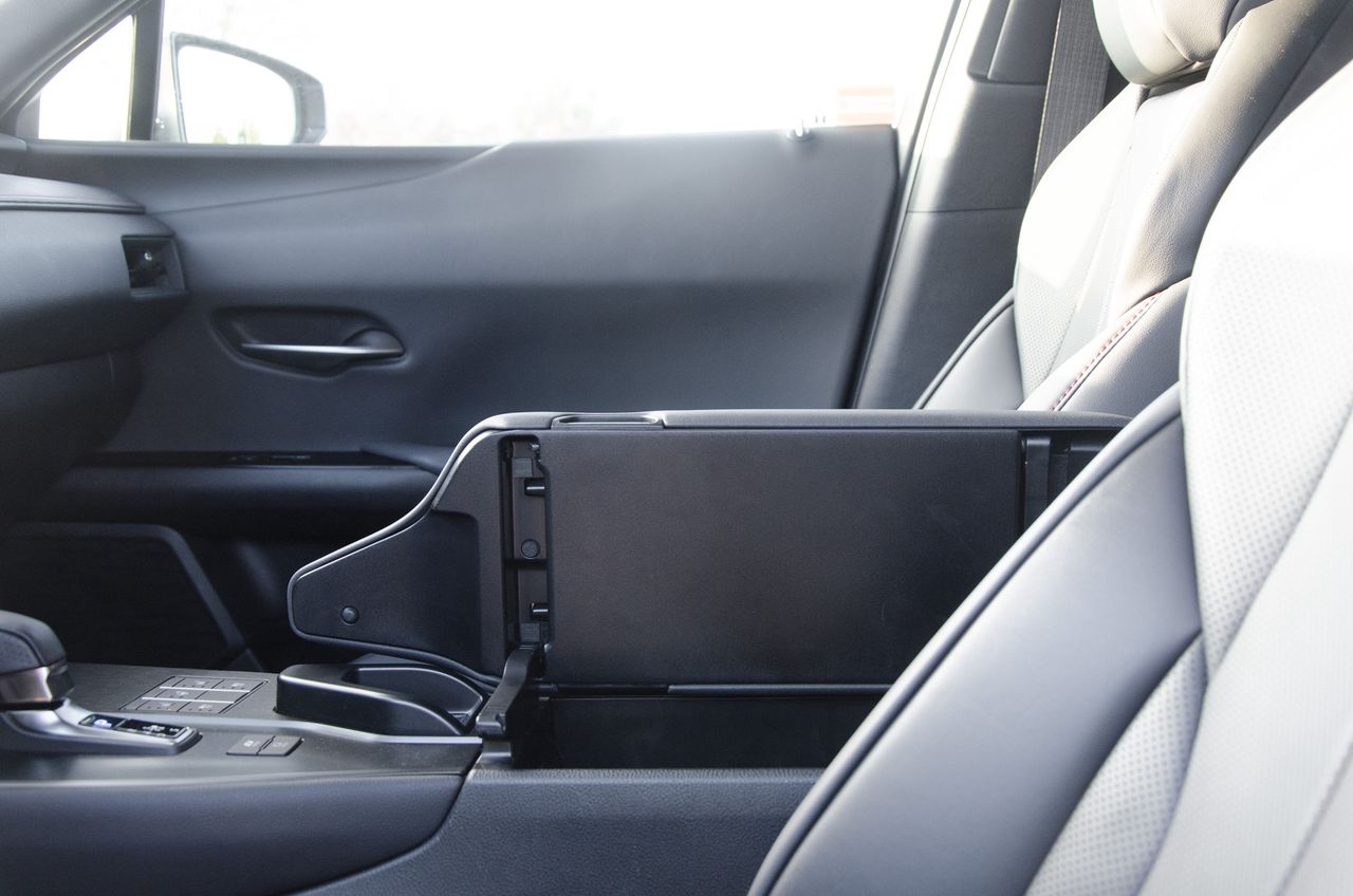 Lexus UX 300h AWD