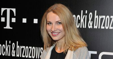 "Anna German. Tajemnica Białego Anioła": Joanna Moro pozuje bez stanika z pistoletem!