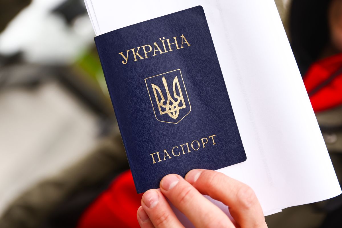    В Україні дозволили поштою пересилати паспорта (Photo by Beata Zawrzel/NurPhoto via Getty Images)