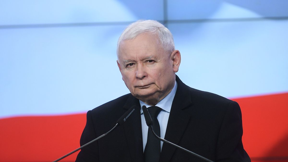 Prawo i Sprawiedliwość traci w sondażu. 