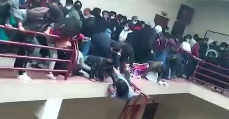 Koszmar na uniwersytecie. Barierka nie wytrzymała. Nie żyją studenci
