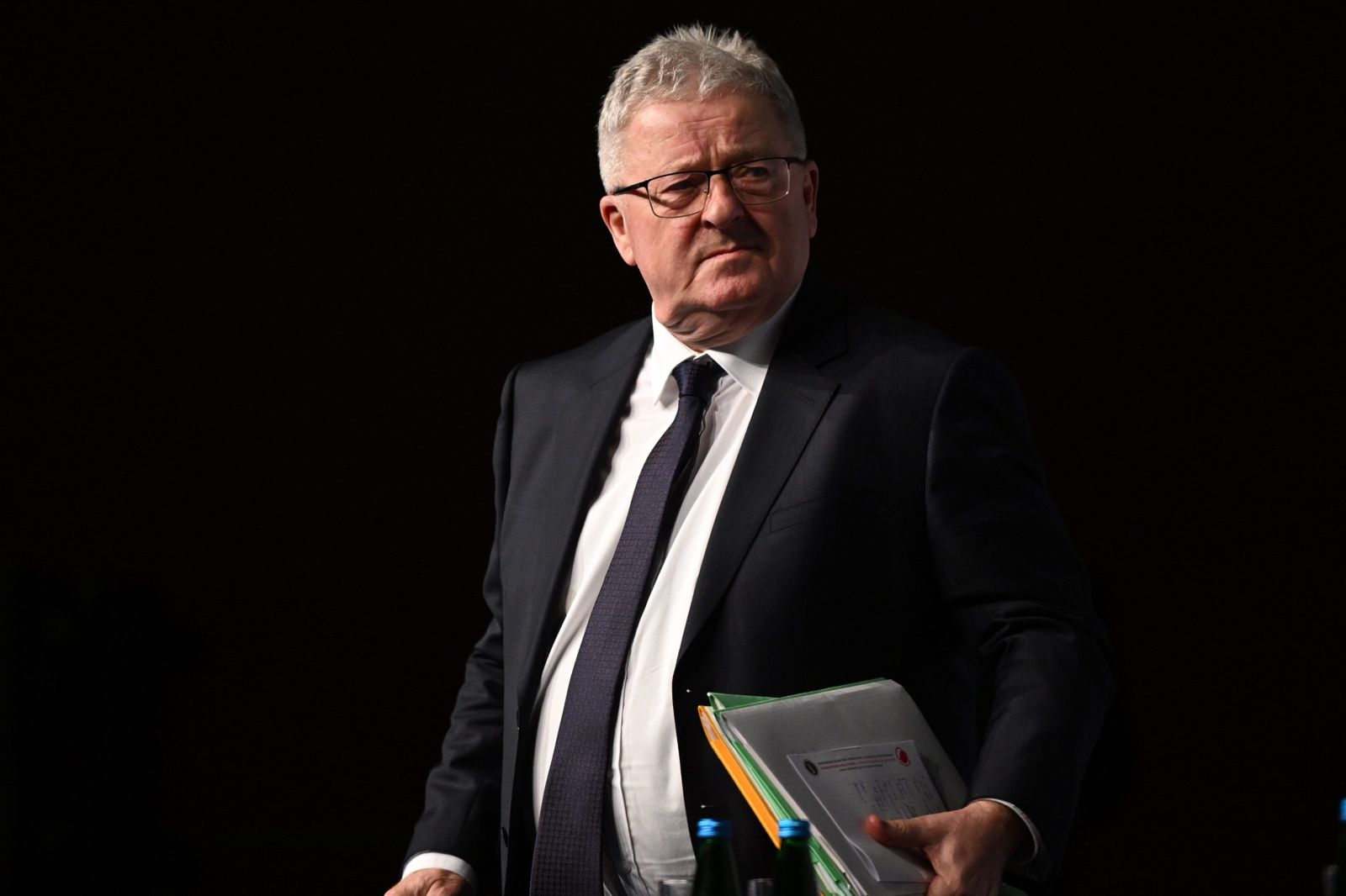Minister rolnictwa Czesław Siekierski podczas spotkania z liderami organizacji i związków rolniczych 