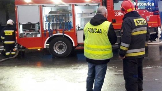 Śląskie. Wspólna akcja medyków, policji i straży pożarnej uratowała życie chorego mieszkańca Katowic.