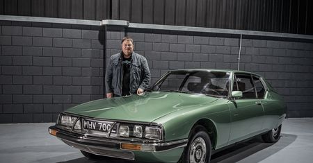 Mike Brewer z "Fanów czterech kółek" sprzedaje swoją kolekcję. W tym kultowego SM-a