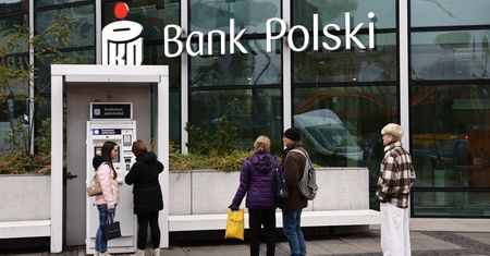PKO BP ostrzega. Zrób przelew teraz, wtedy serwisy nie będą działać