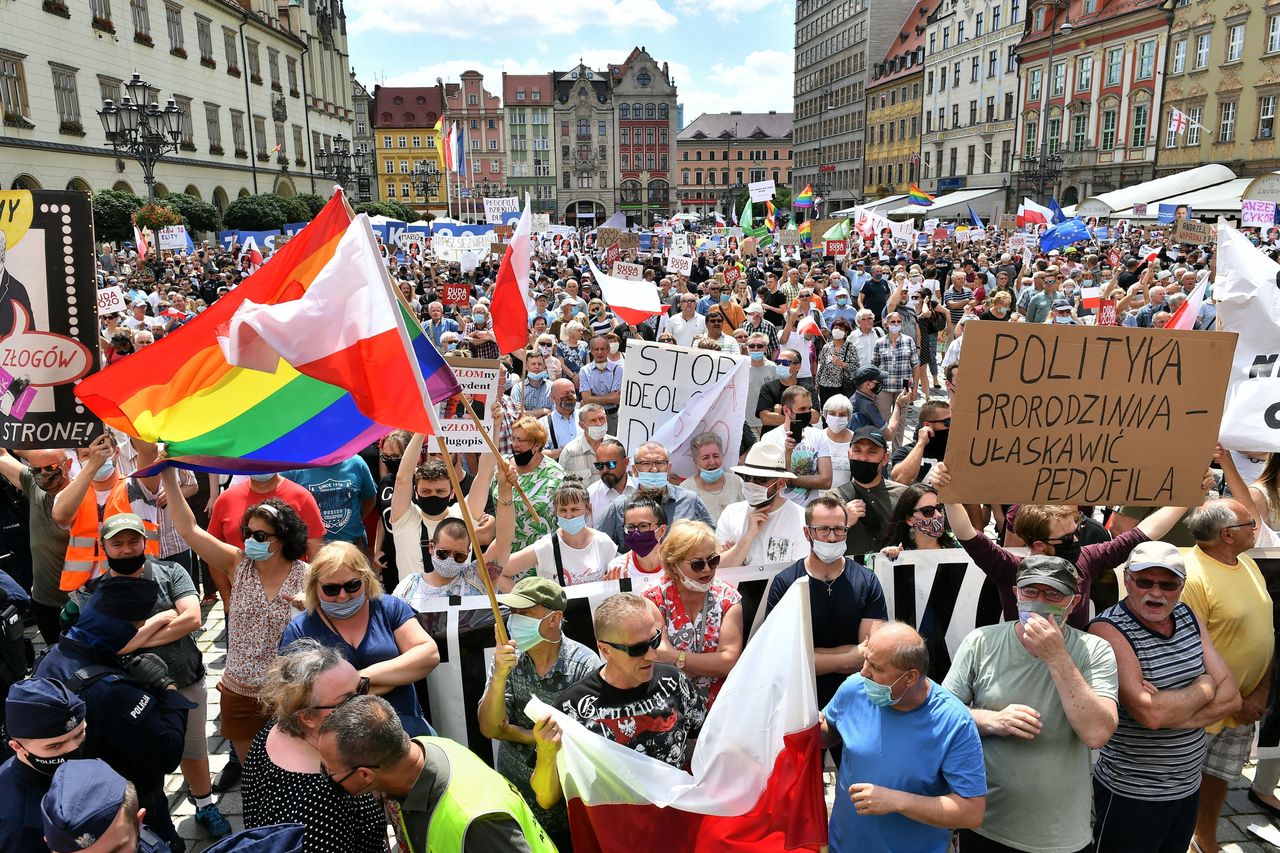 Wybory prezydenckie 2020. Wrocław. Awantura na wiecu Andrzeja Dudy