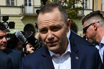 Polacy ocenili parę prezydencką, rząd wysłał samolot do Pekinu [SKRÓT PORANKA]