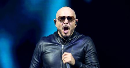 Drugi koncert Pitbulla w Polsce ODWOŁANY kilka godzin po jego ogłoszeniu. Fani są wściekli: "Brak słów"