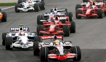 FIA ustpuje, nowe zasady dopiero za rok?