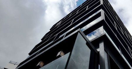 Zaczynali od produkcji mebli w garażu, teraz są potentatem modułowych konstrukcji budynków