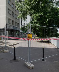 Warszawa. Początek prac nad chodnikami w al. Armii Ludowej