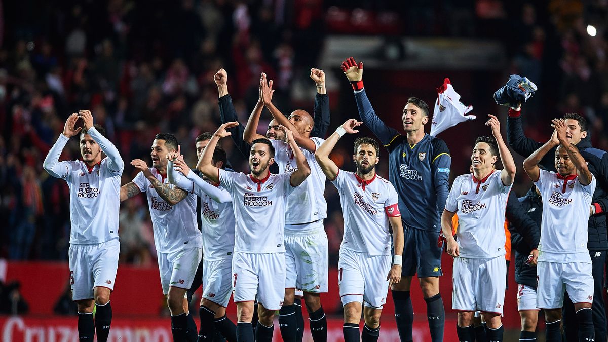 Radość piłkarzy Sevilla FC