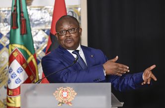 Miliony w gotówce na pokładzie prywatnego samolotu. Tropy prowadzą do obalonego prezydenta