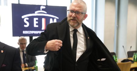 Grzegorz Braun bez immunitetu. Bosak zostaje. Jest decyzja Sejmu