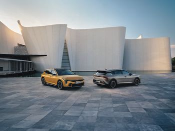 Kia K4 wjeżdża do salonów, zaskakując cenami. Ile kosztuje następca Ceeda?