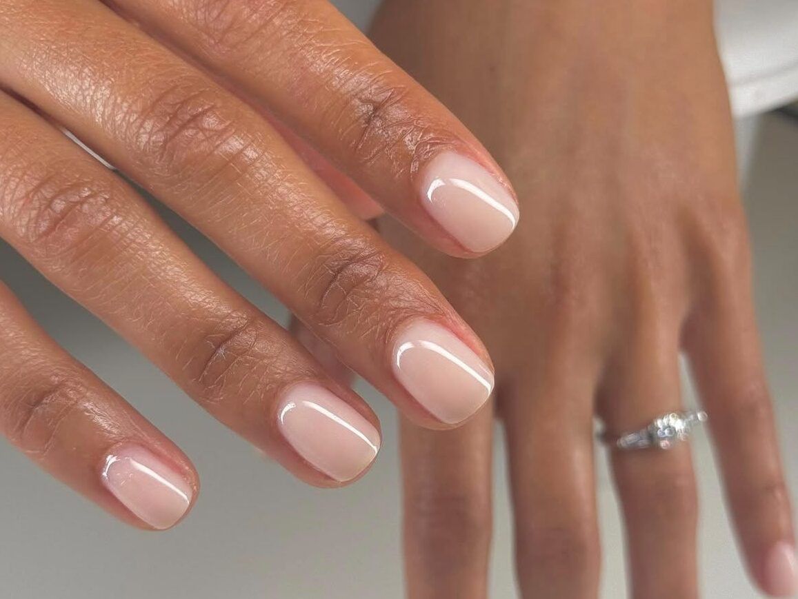 "Vanilla glass nails". Te paznokcie robią furorę