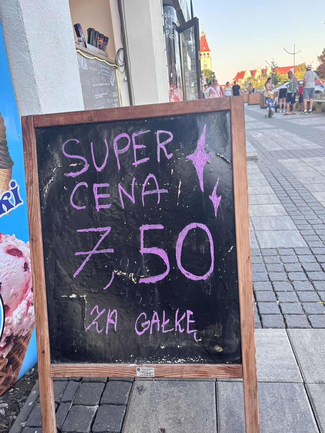 Lody za 7.50 zł we Władysławowie. 