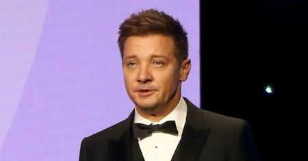Jeremy Renner przebywa w szpitalu. Wiadomo, co dokładnie się stało. "Stracił ogromną ilość krwi"