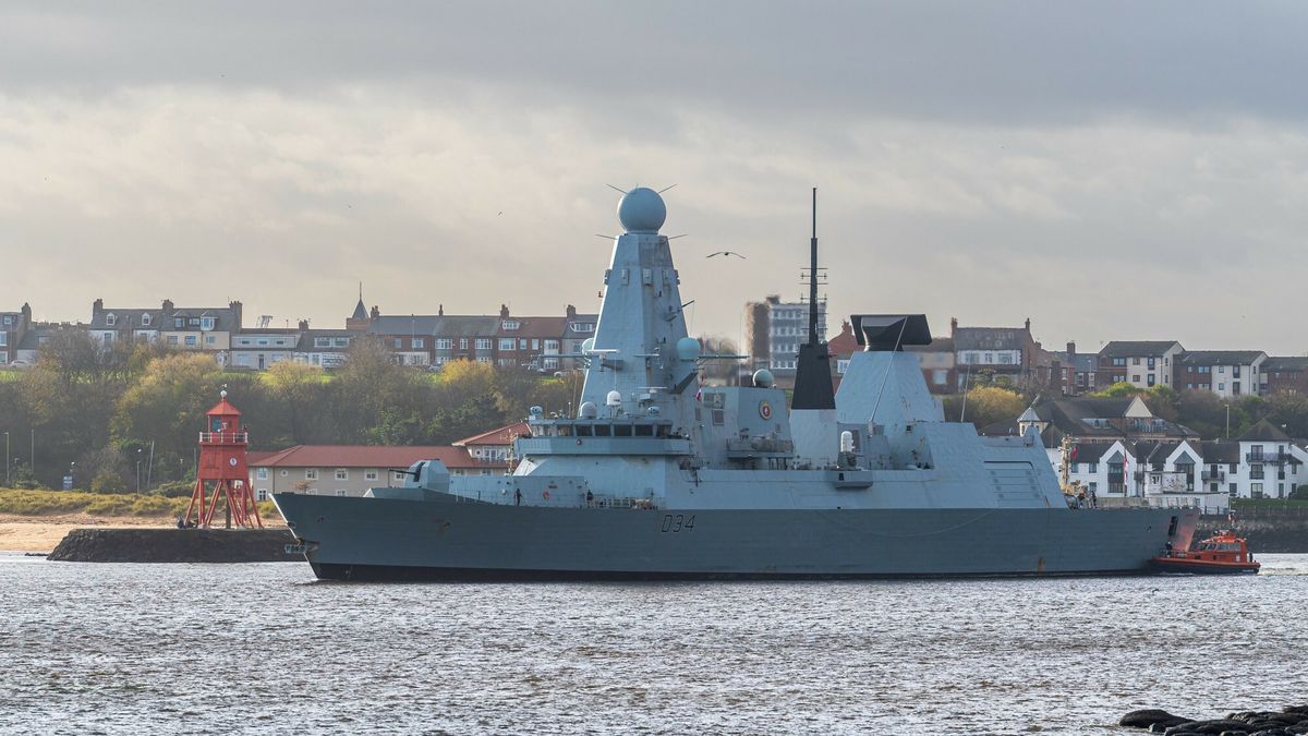 Królewska Marynarka Wojenna Wielkiej Brytanii wysłała niszczyciela "Diamond" do ochrony statków przed atakami Huti