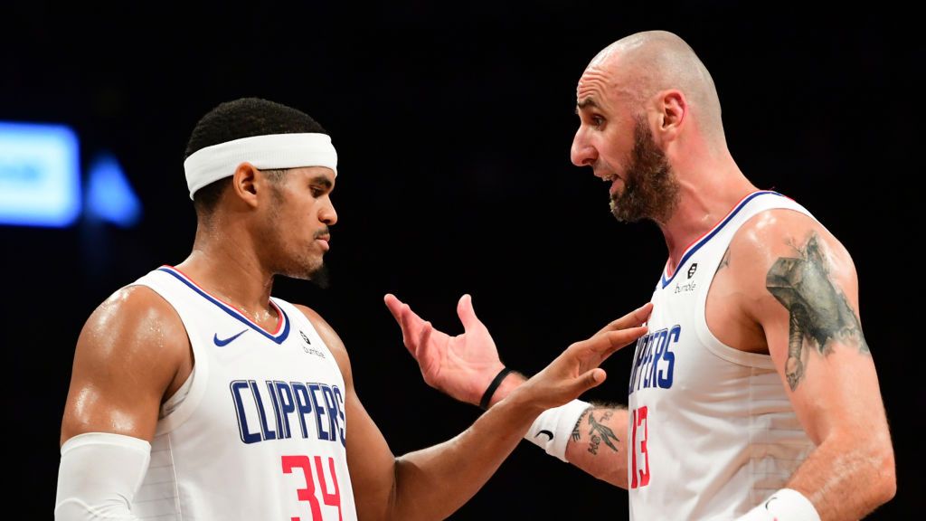 Getty Images / Sarah Stier / Na zdjeciu: Tobias Harris i Marcin Gortat