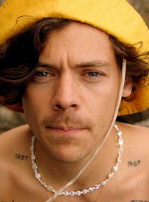 Harry Styles przefarbuje się na BLOND! Dostał propozycję nowej roli filmowej