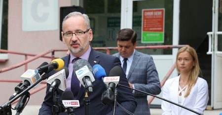 Niedzielski o nowych obostrzeniach. Wyznaczył jasną granicę