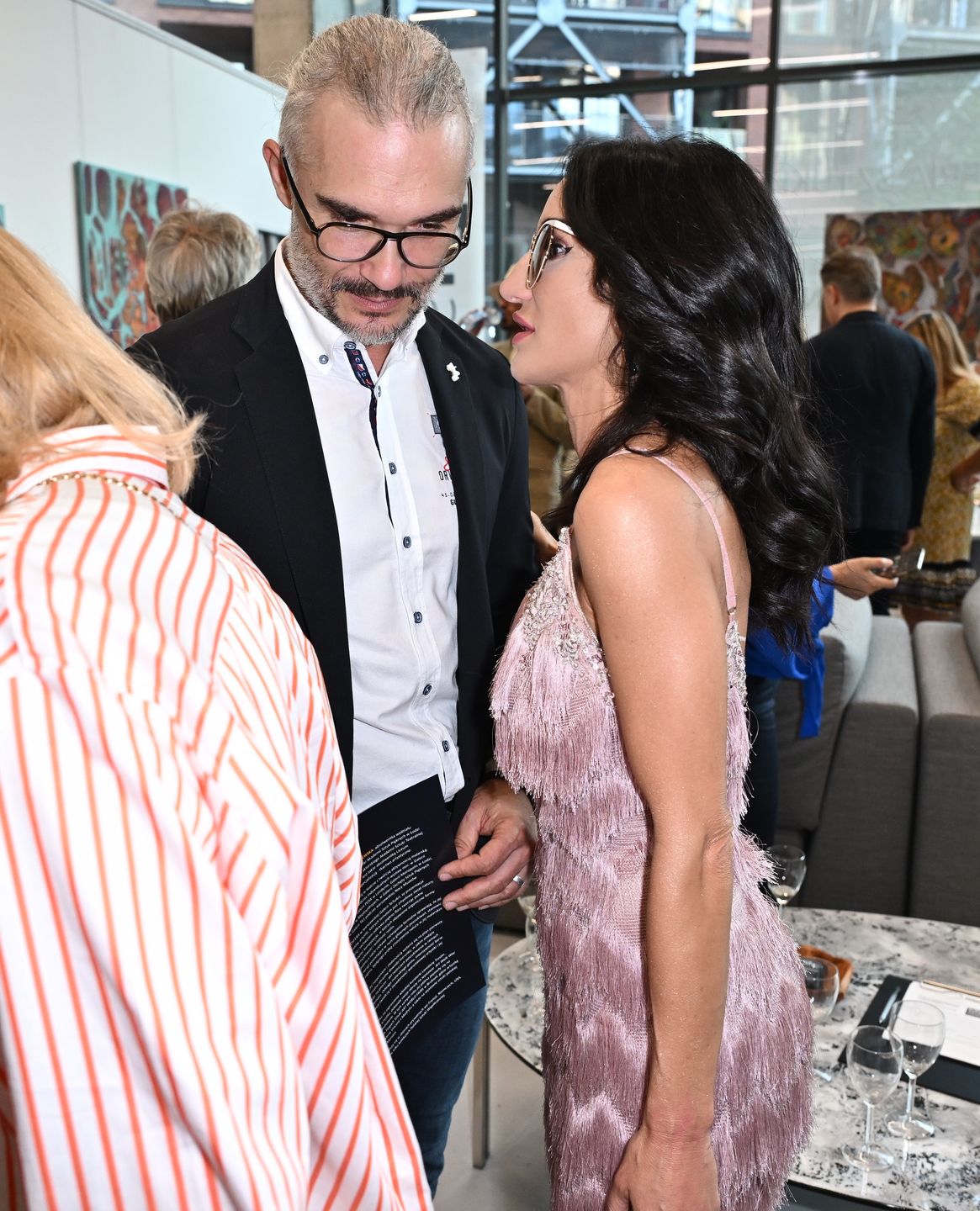 Justyna Steczkowska z mężem na wernisażu