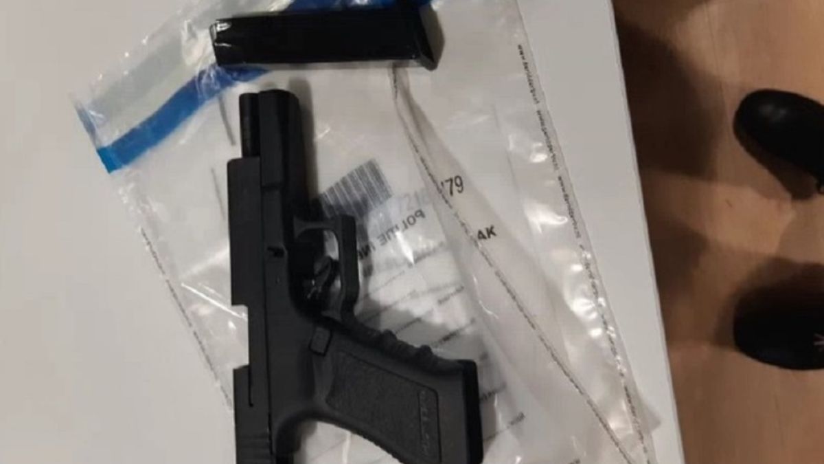 45-letni Polak zatrzymany. Miał w bagażniku mały arsenał broni