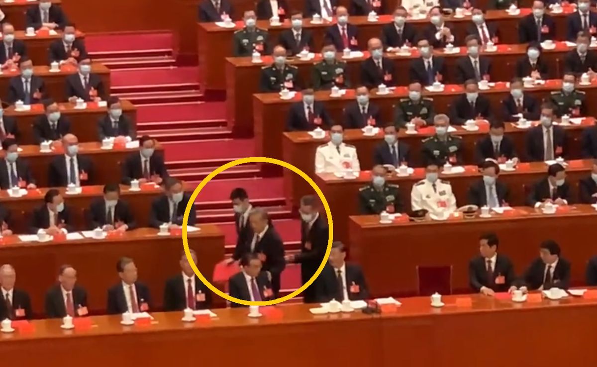 Były prezydent Chin Hu Jintao, został w sobotę wyprowadzony z ceremonii zamknięcia kongresu rządzącej partii komunistycznej.