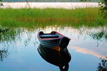 Folwark Berżniki: Ciało mężczyzny dryfowało przy łódce. Policjantki rzuciły się na ratunek