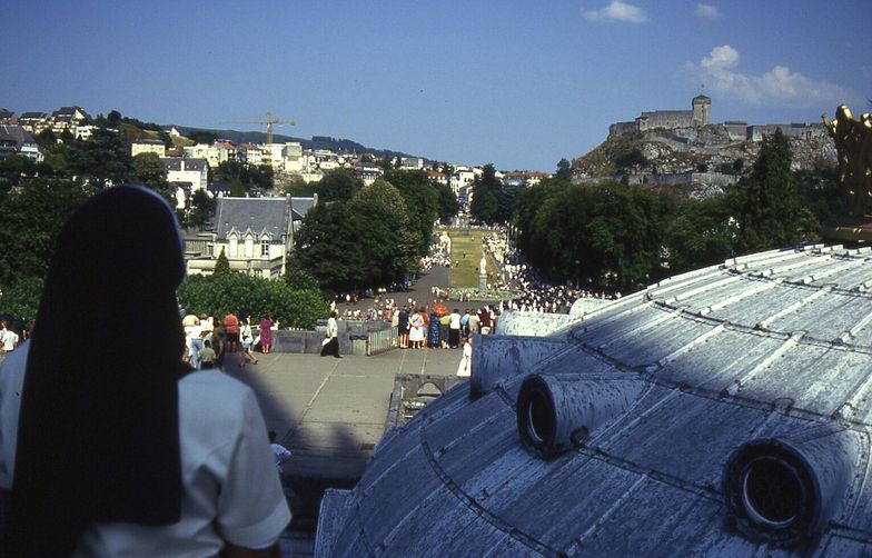 Ograniczenie handlu w Lourdes. Kary za stragany sięgną nawet 1500 euro