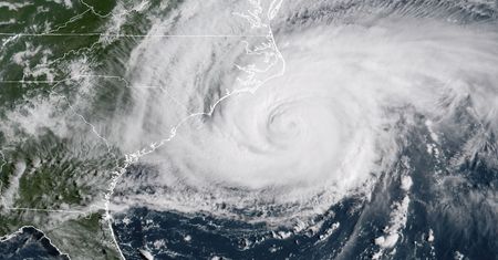 Huragan Florence uderzył w USA. Ekspert wyjaśnia, jak to może wpłynąć na cenę paliwa