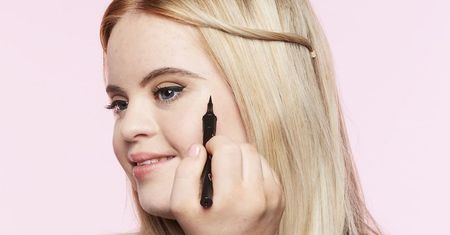 Modelka z zespołem Downa została ambasadorką giganta kosmetycznego